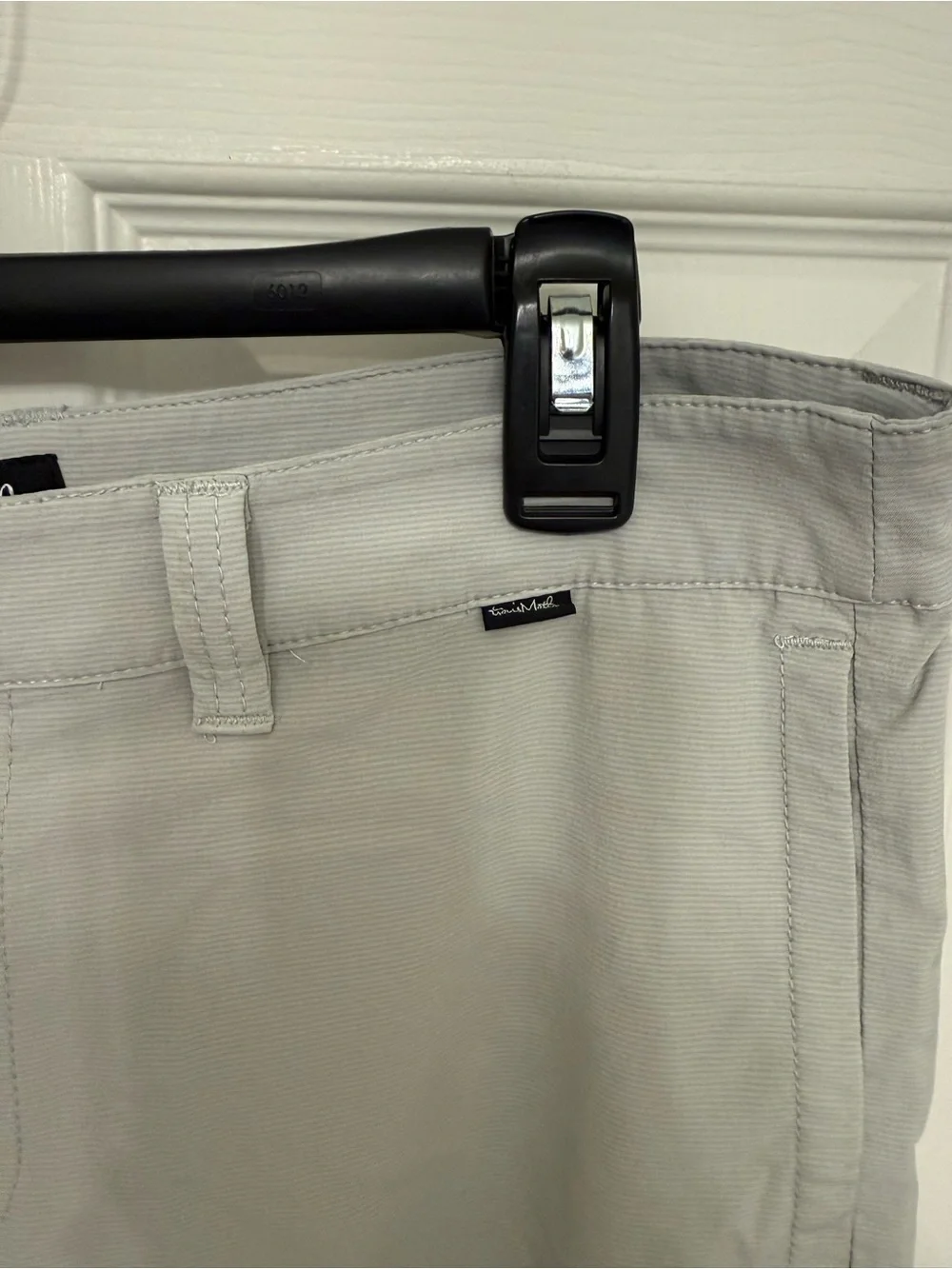 Travis Mathew Mens Golf Shorts Sz 34 Beige Flat Front Casual Chino Lightweight